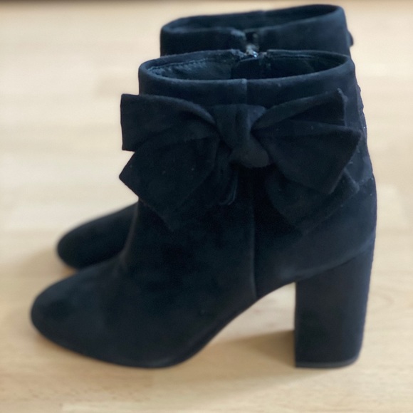 NWT- Kate Spade Black Suede Booties - Sz. 5.5 - Picture 3 of 6